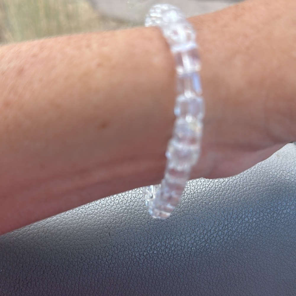 Beautiful clear square beaded bracelet on a stretchy band. - Picture 3 of 6